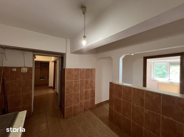 Apartament cu 4 camere în Micro 16