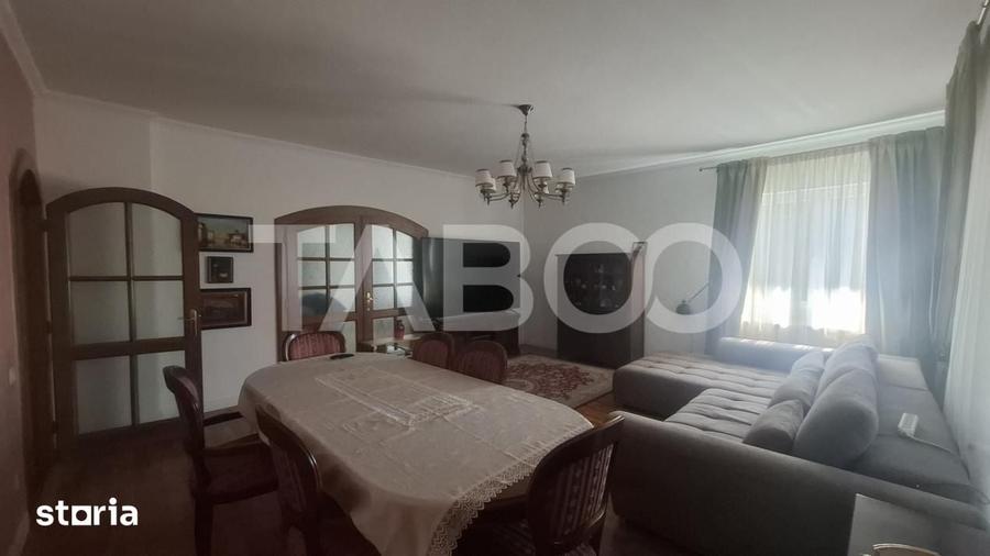Apartament cu 4 camere decomandat în Central