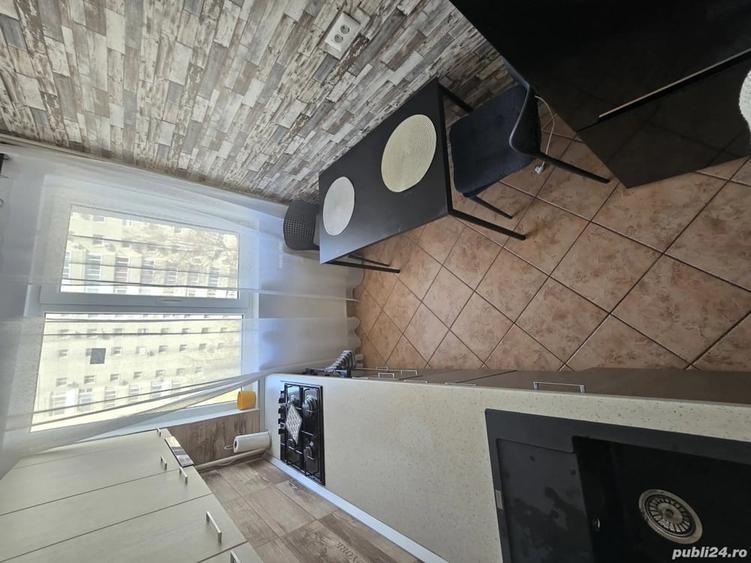 Apartament cu 3 camere semidecomandat în Veteranilor