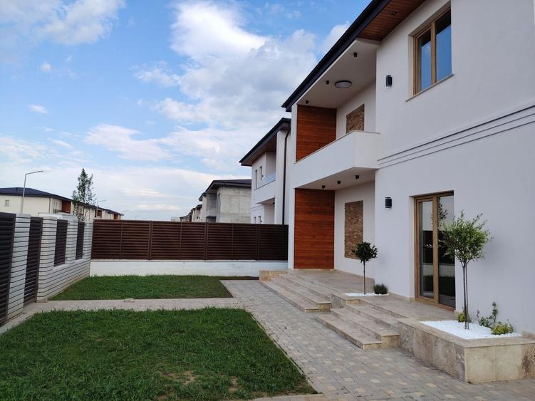 Casă cu 4 camere în Dobroești