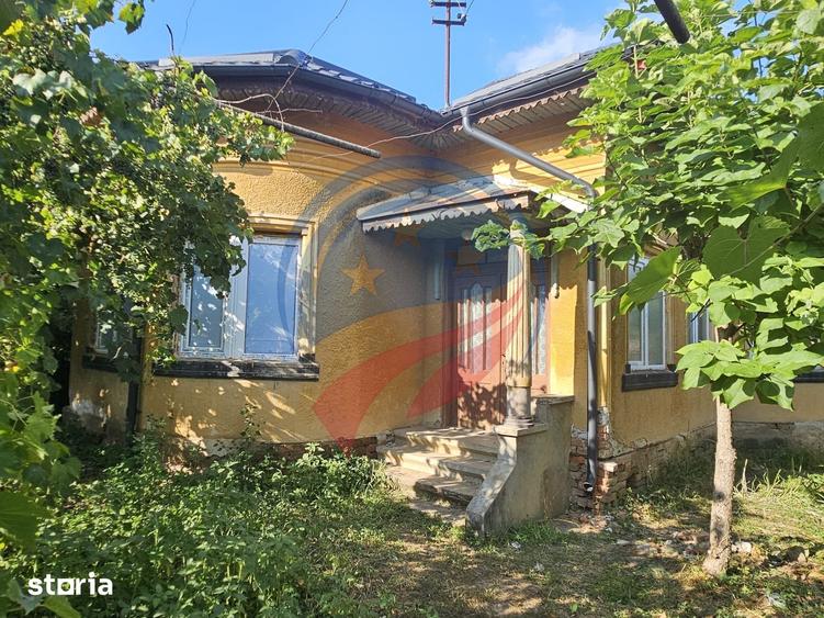 Casă cu 4 camere cu Teren 1963 Mp în Central