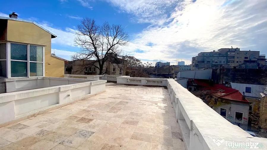 Casă cu 7 camere cu Teren 1020 Mp în Romană