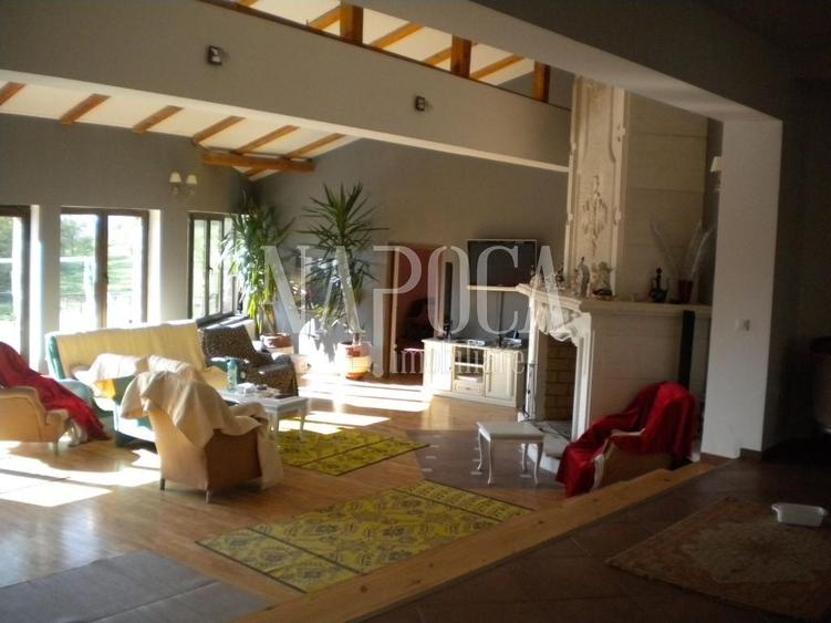 Casă individuală cu 10 camere cu Canalizare în Făget