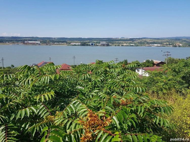 Teren de 1800 mp, în Schela