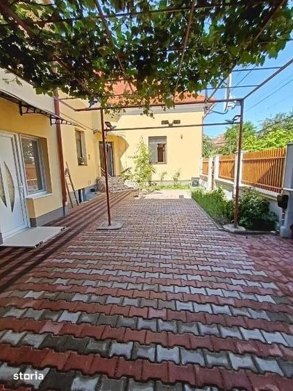 Casă cu 5 camere cu Teren 370 Mp în Central