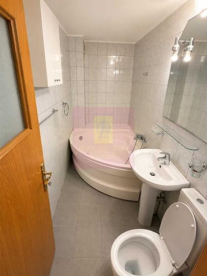 Apartament cu 3 camere decomandat în Decebal