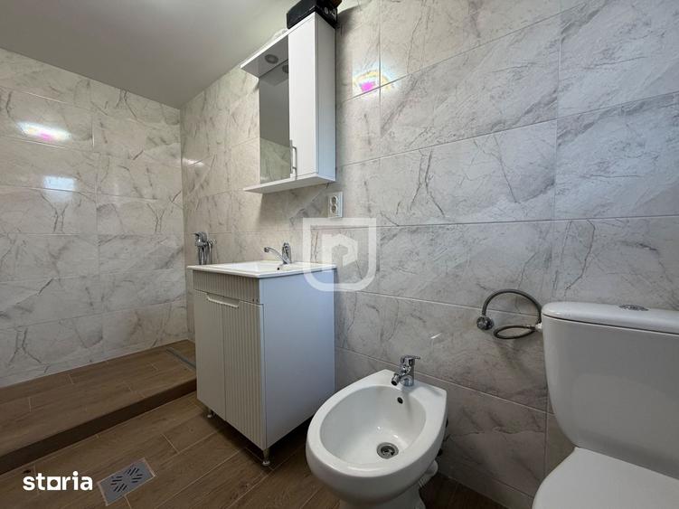 Casă cu 3 camere cu Teren 2000 Mp în Adâncata