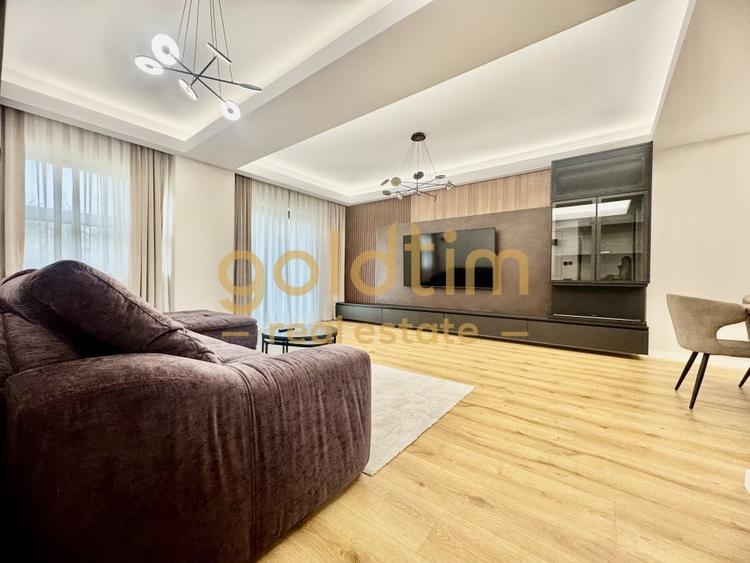 Casă individuală cu 7 camere cu Canalizare în Băneasa