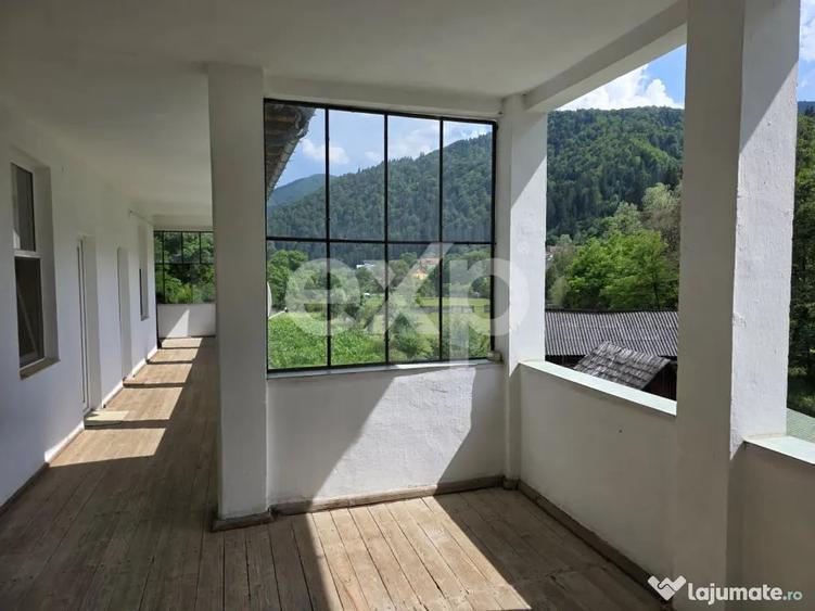 Casă cu 6 camere cu Teren 15524 Mp în Voineasa