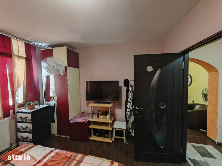 Apartament cu 3 camere decomandat în Cornișa