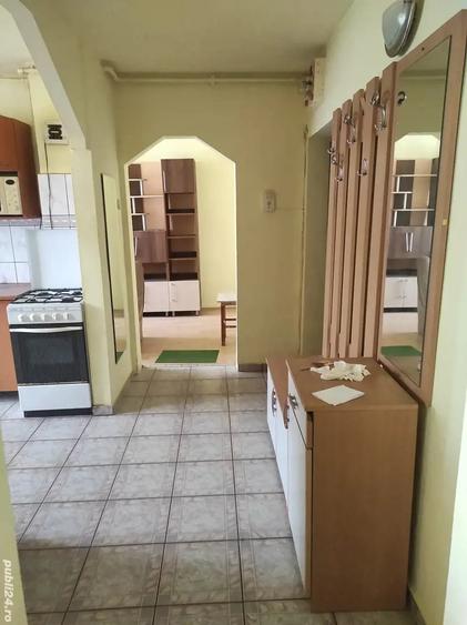 Apartament cu 4 camere semidecomandat în Central