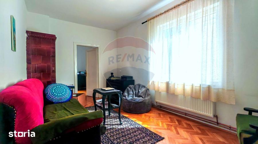 Apartament cu 4 camere semidecomandat în Domenii