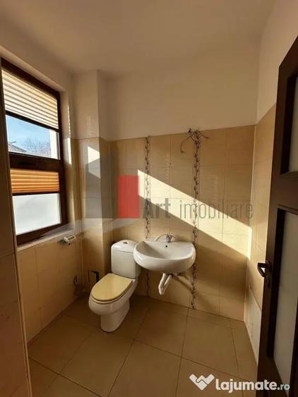 Casă cu 5 camere cu Teren 476 Mp în Dudu