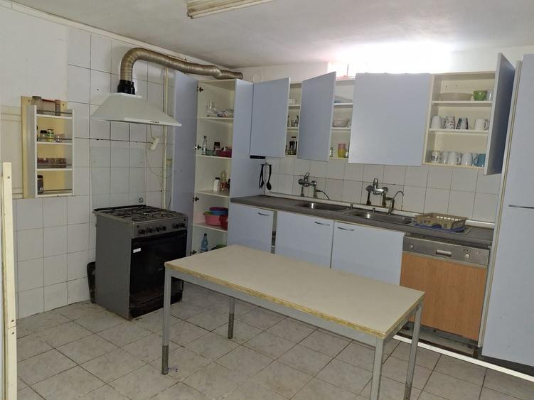 Casă individuală cu 15 camere cu Canalizare în Bazna