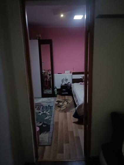 Casă individuală cu 5 camere cu Canalizare în Central