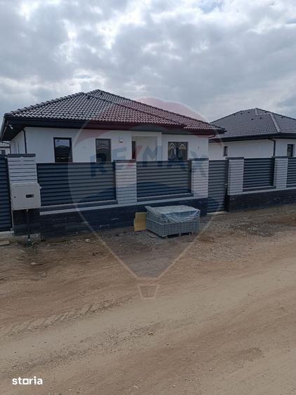 Casă cu 4 camere cu Teren 500 Mp în Tărlungeni