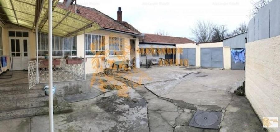 Casă cu 5 camere cu Canalizare în Central