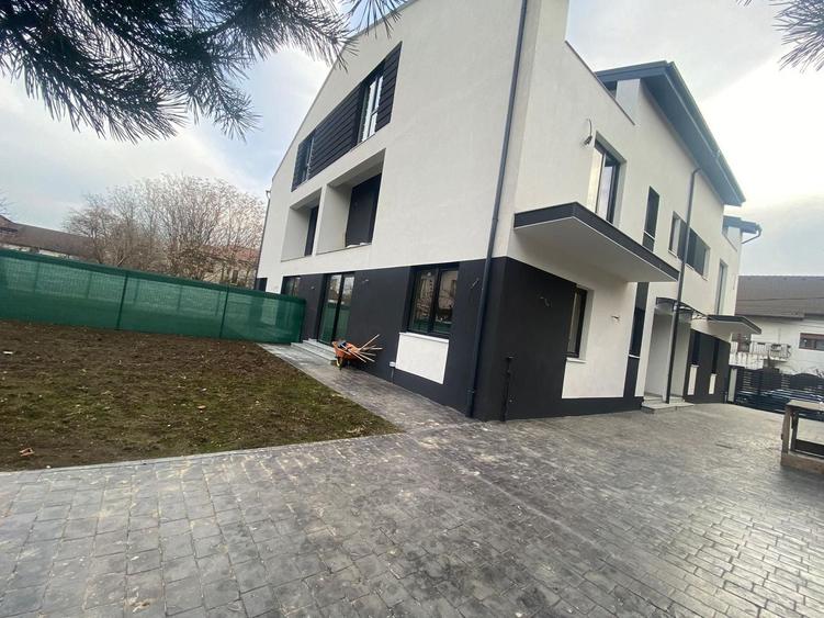 Duplex cu 4 camere cu Teren 120 Mp în Vest