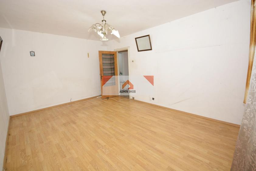 Apartament cu 3 camere decomandat în Giurgiului
