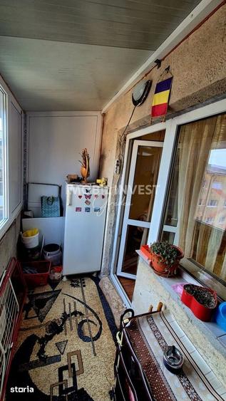 Apartament cu 3 camere decomandat în Cetate