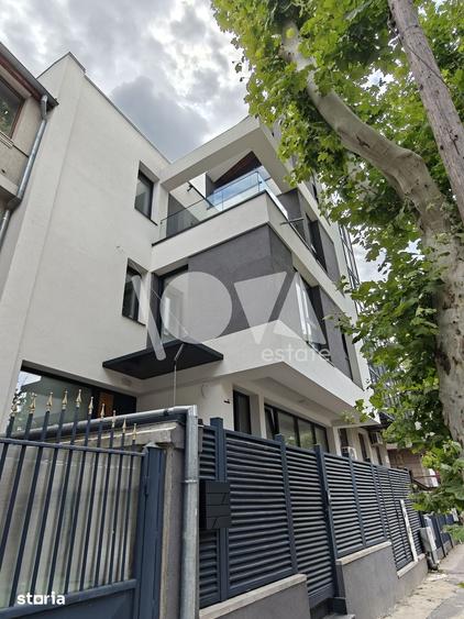Casă cu 8 camere cu Teren 170 Mp în Parcul Carol