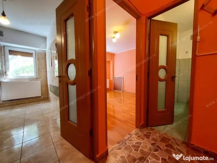 Garsonieră decomandată în Central