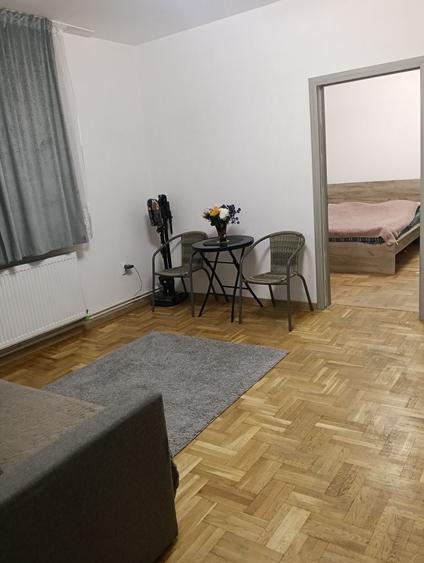 Apartament cu 2 camere nedecomandat în Tractorul