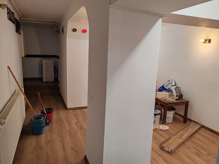 Apartament cu 4 camere decomandat în Central