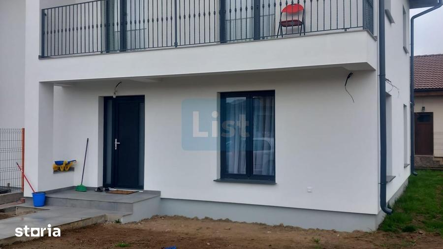 Casă cu 4 camere cu Teren 250 Mp în Recea