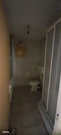 Apartament cu 4 camere semidecomandat în Rahova