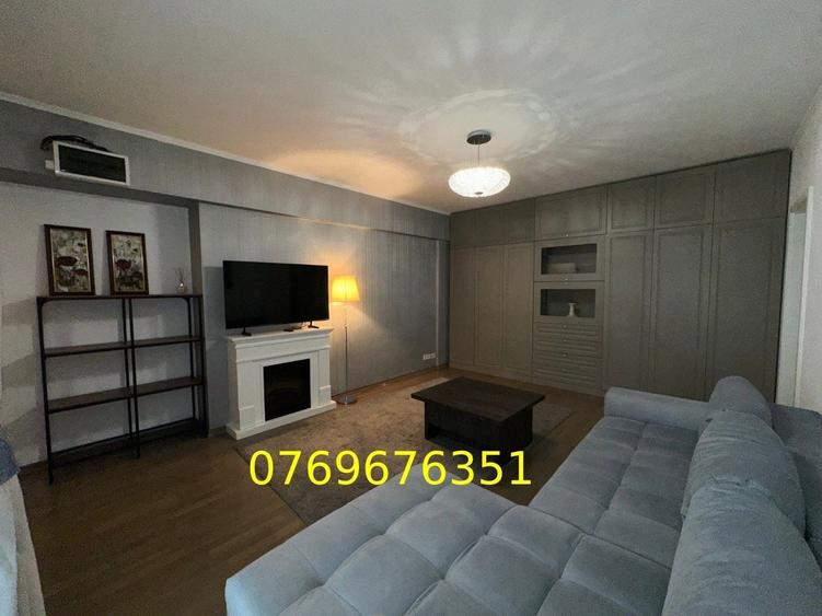 Apartament cu 3 camere semidecomandat în Basarab