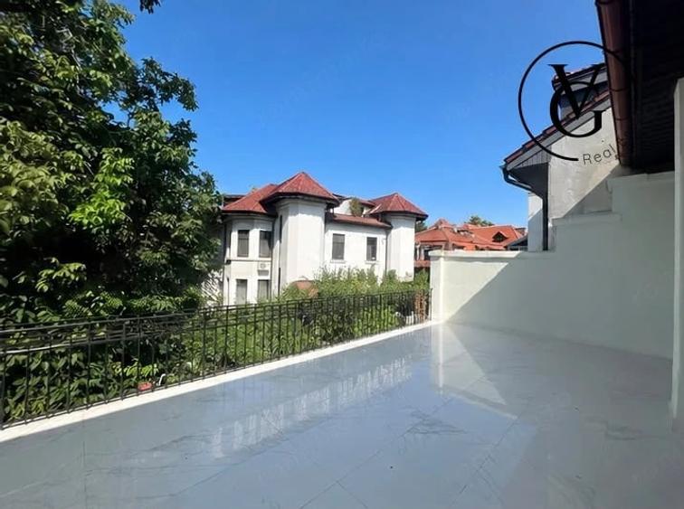 Casă cu 9 camere cu Teren 450 Mp în Dorobanți