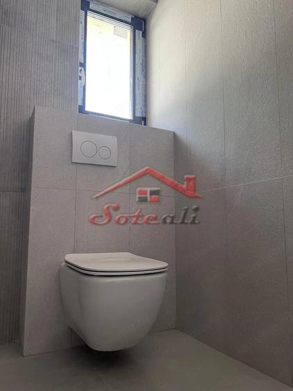 Casă cu 6 camere cu Teren 1030 Mp în Central
