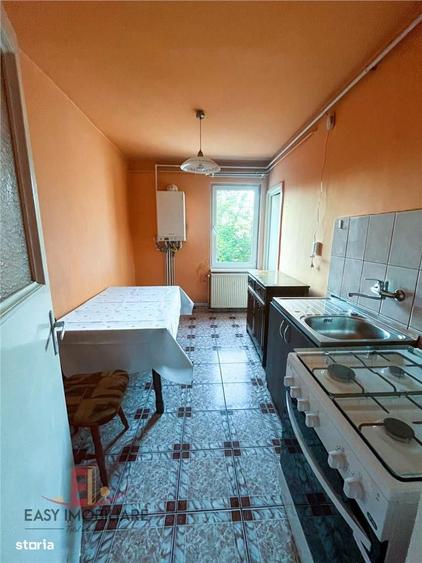 Apartament cu 3 camere decomandat în Tudor