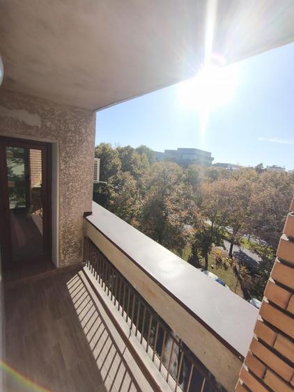 Apartament cu 3 camere decomandat în Aviatorilor