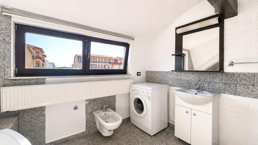 Apartament cu 2 camere semidecomandat, mobilat în Aradului