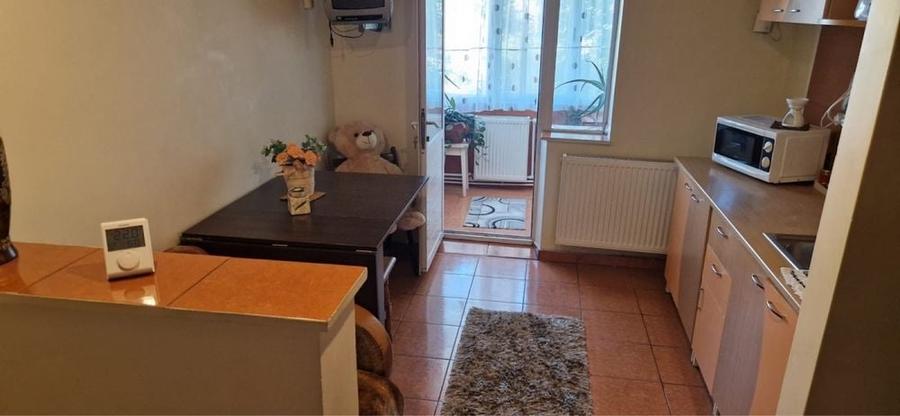 Apartament cu 2 camere decomandat în Km 5