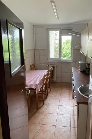 Apartament cu 3 camere decomandat, mobilat în Dristor