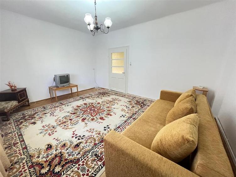Casă individuală cu 4 camere cu Garaj în Lupeni