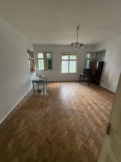 Casă cu 3 camere cu Teren 1000 Mp în Central
