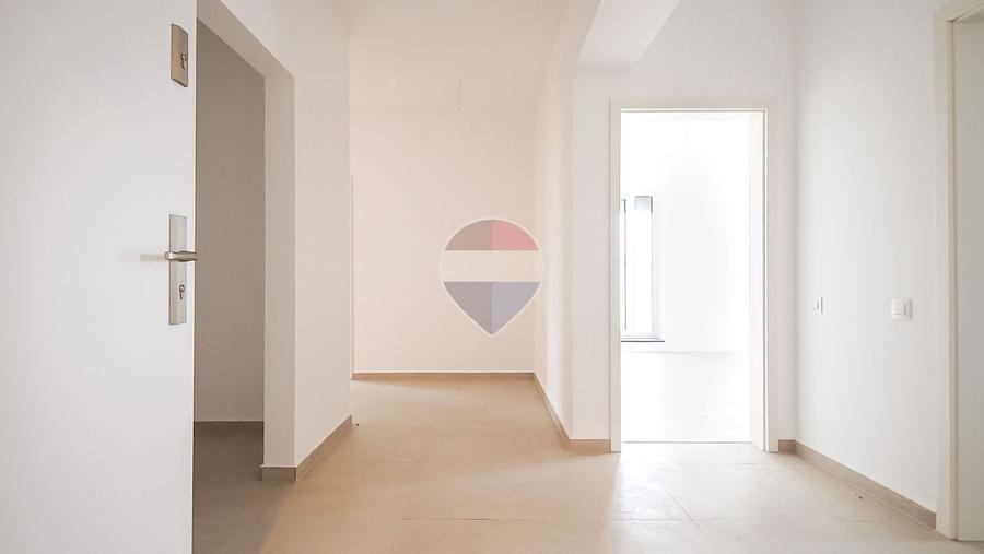 Apartament cu 3 camere decomandat în Tractorul