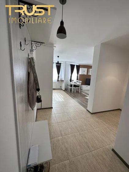 Apartament cu 2 camere semidecomandat, mobilat în Tractorul