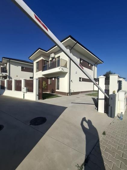 Casă cu 5 camere cu Canalizare în Tunari