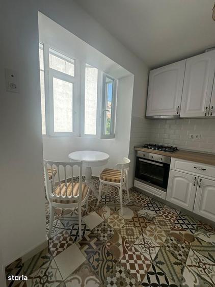 Apartament cu 3 camere semidecomandat, mobilat în Sala Palatului