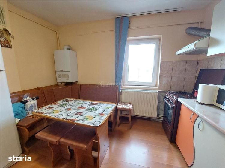 Apartament cu 2 camere semidecomandat în Broșteni