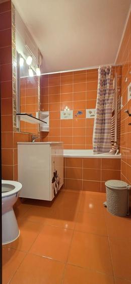 Apartament cu 2 camere decomandat, mobilat în Casa de Cultură