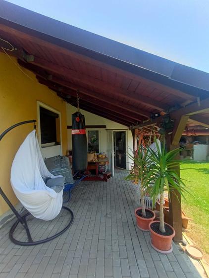 Casă cu 4 camere în Bucovăț (Dumbrava)