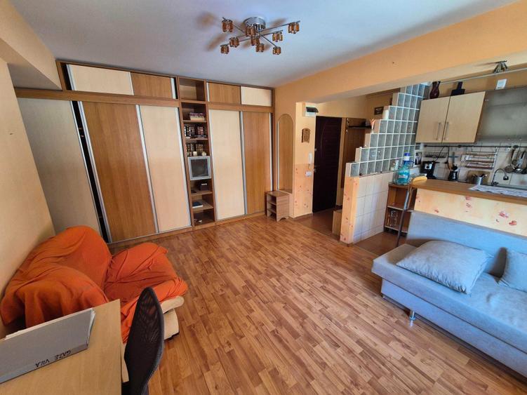 Apartament cu 2 camere semidecomandat în Prelungirea Ghencea
