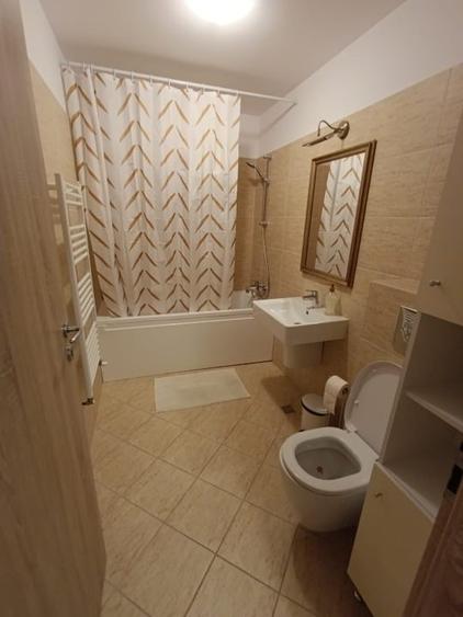 Apartament cu 2 camere decomandat în Tractorul