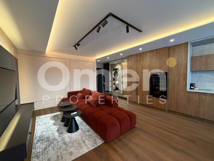 Apartament cu 3 camere semidecomandat, mobilat în Ultracentral